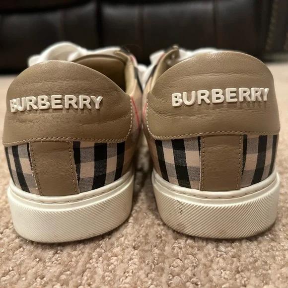 BURBERRY LOW TOP SNEAKERS - Picture 2 of 3